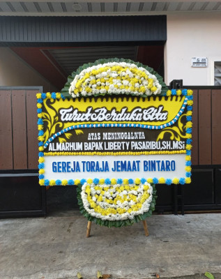 Papan Bunga Duka di Mahakeret Barat